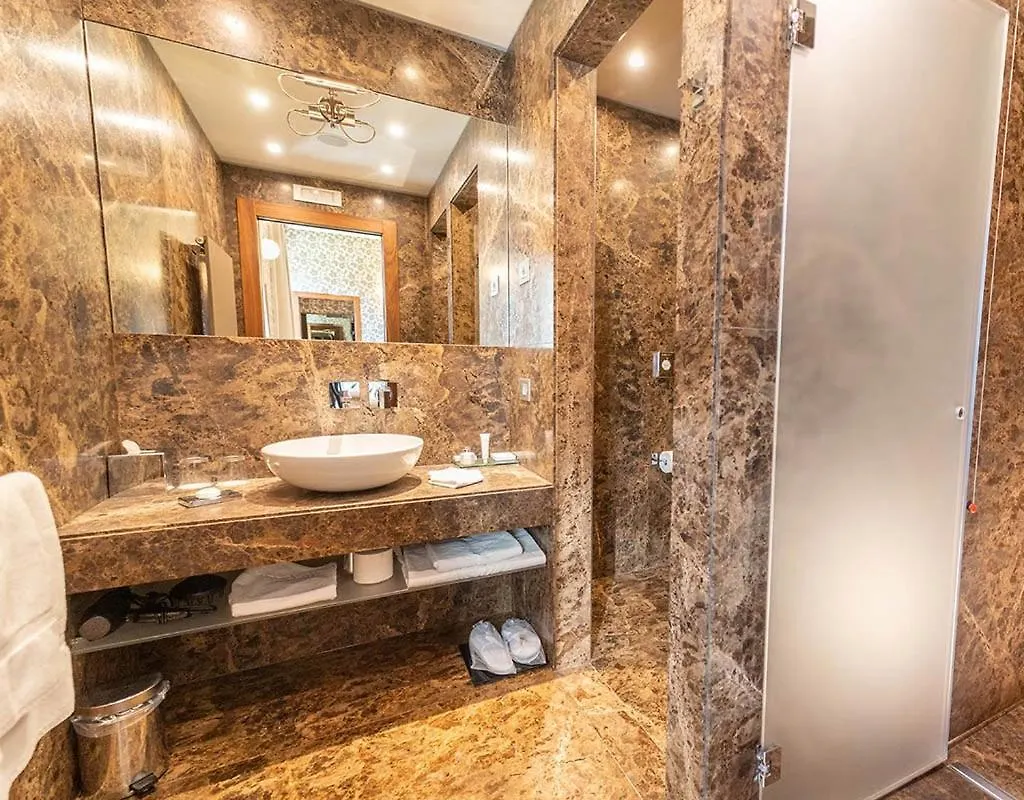 מנדלו דל לאריו Villa Lario Resort Mandello 5*, מנדלו דל לאריו