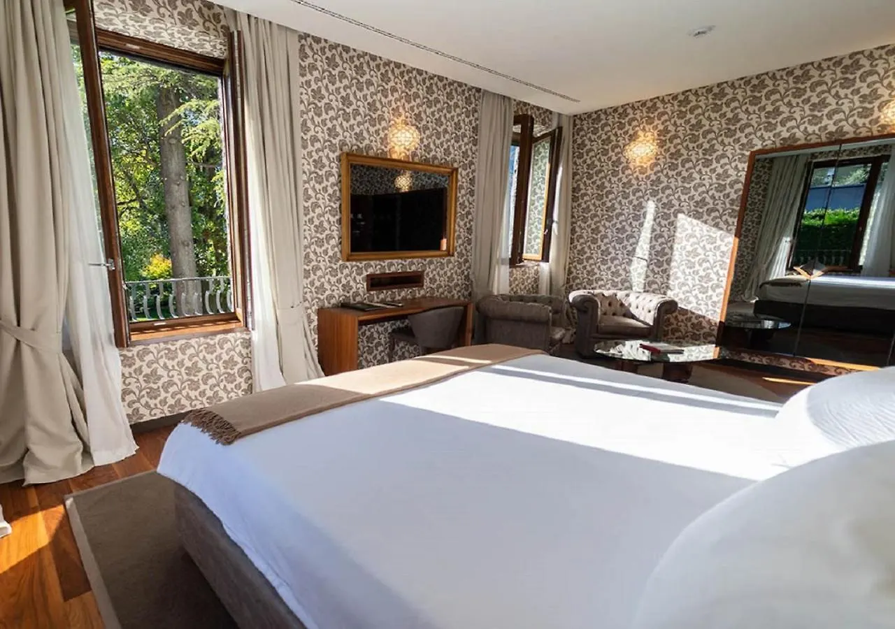 Villa Lario Resort Mandello 만델로델라리오