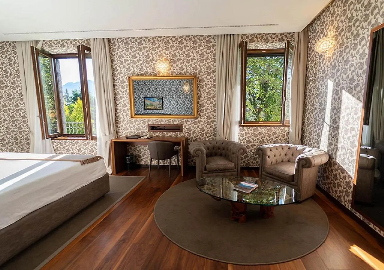 호텔 Villa Lario Resort Mandello 만델로델라리오