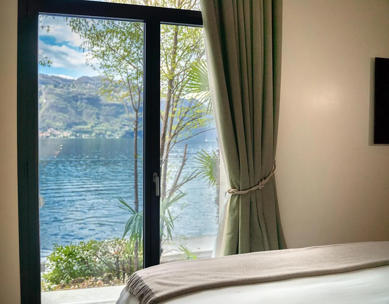 호텔 Villa Lario Resort Mandello 만델로델라리오