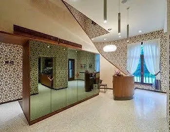 호텔 Villa Lario Resort Mandello 만델로델라리오