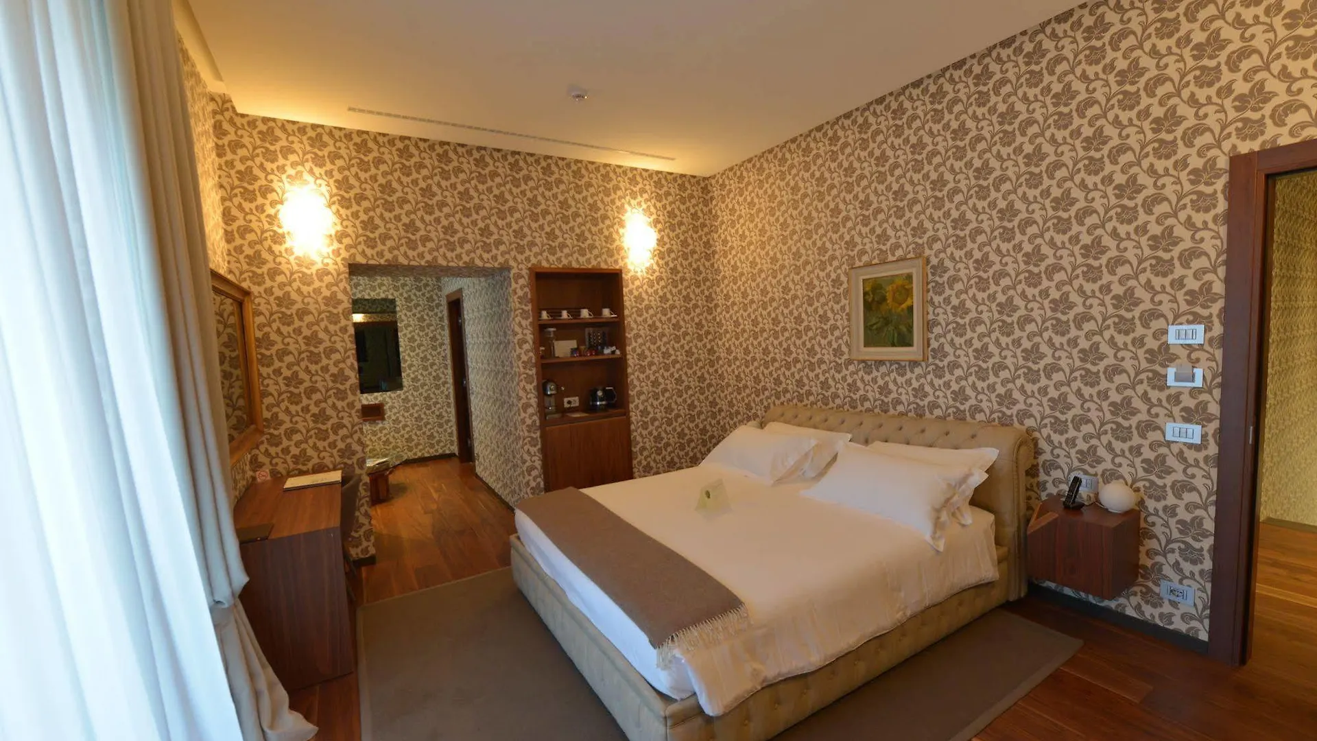 호텔 Villa Lario Resort Mandello 만델로델라리오