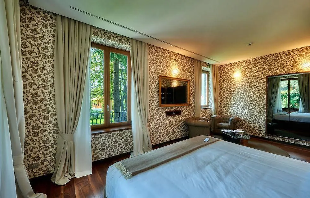 호텔 Villa Lario Resort Mandello 만델로델라리오